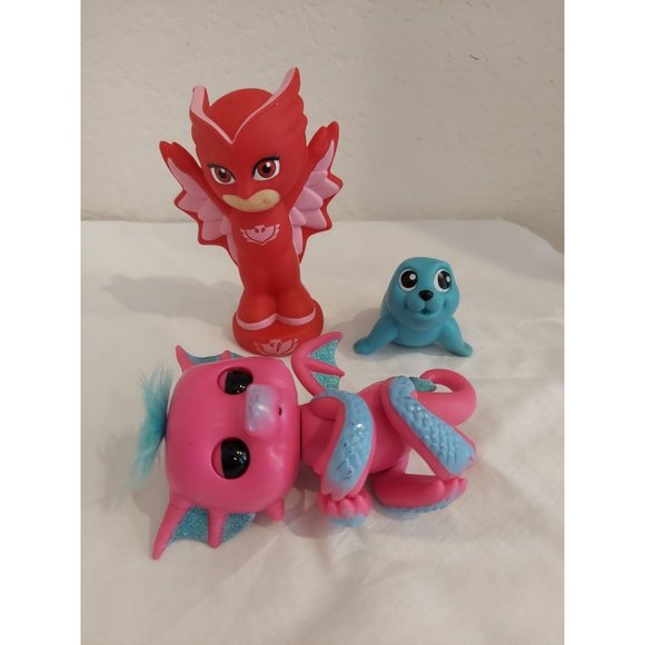 PJ Masks Owlette WowWee Fingerlings Glitter Dragon & Crayola Blue Seal Bath Toys - Picture 1 of 6